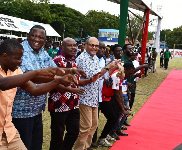 Principal Secretary for Science, Research and Innovation, Prof. Shaukat Abdulrazak, today joined the Cabinet Secretary for Youth Affairs, the Creative Economy and Sports, Hon. Salim Mvurya, and other Principal Secretaries during the NYOTA Project Second Disbursement Exercise for the Lower Coast Cluster at the Mombasa Showground.